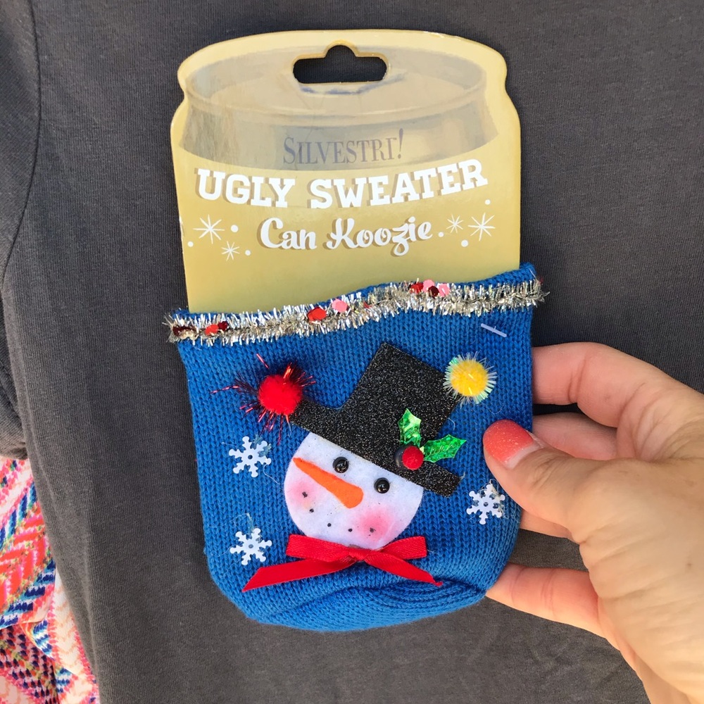 ⛄️NWT Sweater Koozie⛄️‎